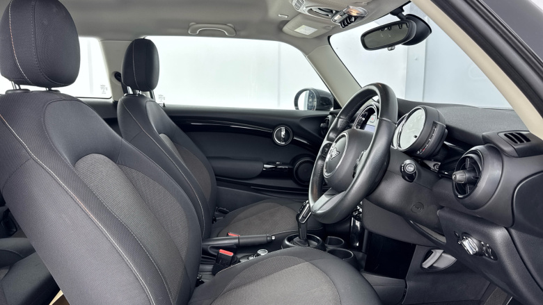 MINI Hatchback 1.5 Cooper Classic 3dr Auto Petrol Hatchback